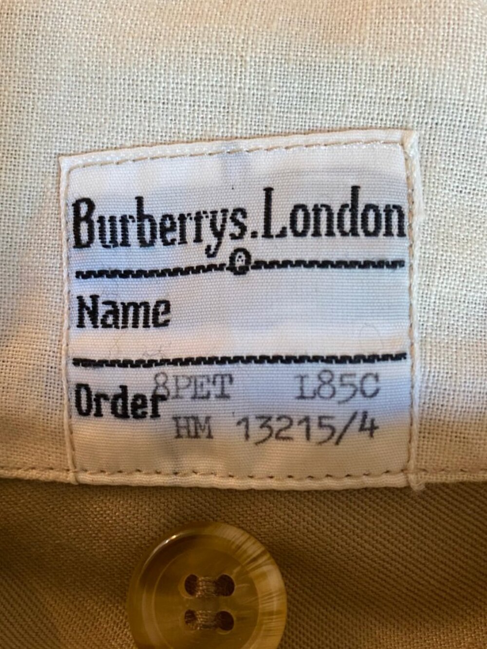 Burberrys' 1985 Trench Raincoat with zipped in lining - Picture 3 of 14